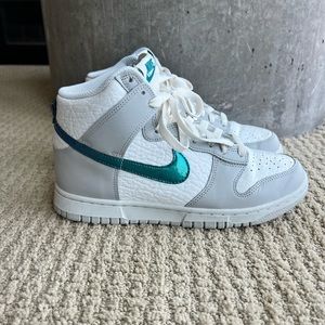 Women’s Nike Dunk High ‘FLS’